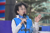 [포토] 송영길 유세장서 발언하는 김진애 전 의원