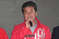 [포토] 지지호소 하는 이병택 계양구청장 후보