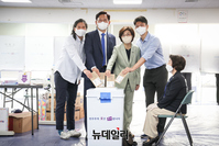 [포토] 사전투표 하는 송영길 후보 가족