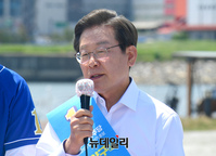 [포토] 수도권 서부 대개발 공약 발표하는 이재명 후보