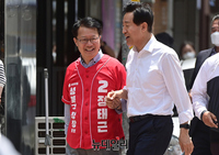 [포토] 손잡고 걷는 오세훈-정태근