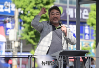 [포토] 김동연 후보 지원유세 나선 구마적 이원종