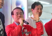 [포토] 오세훈 서울시장 후보 찾은 윤형선 인천 계양을 후보