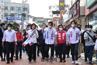 [포토] 신림선으로 이동하는 오세훈·이행자 후보