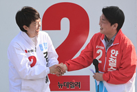 [포토] 고양 유세서 손 잡은 김은혜·안철수 후보