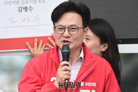 [포토] 김포 사우역서 지지호소하는 김병수 후보