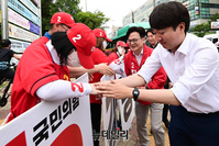 [포토] 김포서 시민과 인사하는 이준석·김병수