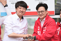 [포토] 손 잡은 이준석 대표·김병수 후보
