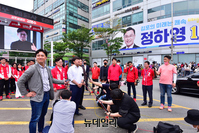 [포토] 취재진 질문 답하는 이준석 대표