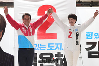 [포토] 지방선거 코앞...평택서 손 잡은 김은혜·최호 후보