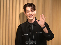 [포토] 김우빈 "스위스 명품시계 전시 구경하세요"