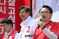 [포토] 유세지원 나선 안병길 의원