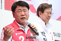 [포토] 동대신동역서 지지호소하는 공한수 부산서구청장 후보