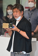 [포토] 인사말하는 영화 브로커 감독