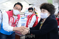 [포토] 부산진시장 찾은 김진홍 동구청장 후보