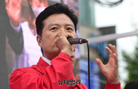 [포토] 방화사거리서 지지호소 하는 김태우 강서구청장 후보