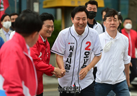 [포토] 방화사거리서 만난 오세훈-김태우