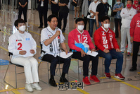 [포토] 김포공항 이전 반대의사 밝히는 오세훈 서울시장 후보