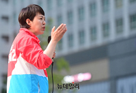 [포토] 남양주 수변공원서 유세 이어가는 김은혜 경기지사 후보