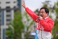 [포토] 수변공원서 지지호소하는 주광덕 남양주시장 후보