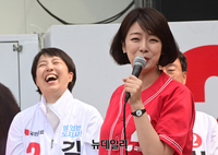[포토] 김은혜 지원유세 나선 배현진 "김은혜 선배는 아나운서 롤모델"