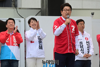 [포토] 성남서 열린 경기도 총력유세 지원나선 권성동 원내대표