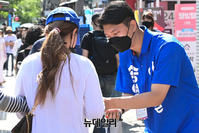 [포토] 송영길 후보 유세 지원 나선 아들 주환 씨