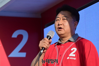[포토] 춘천 피날레 유세장 찾은 노용호 의원