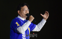 [포토] 마지막 집중유세에서 지지호소 하는 송영길 후보