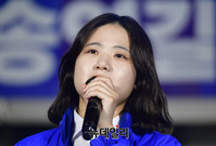 [포토] 야유에도 송영길 후보 지지호소 하는 박지현 위원장