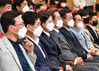 [포토] 침통한 표정의 더불어민주당 지도부