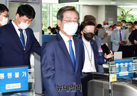 [포토] 첫 등원하는 이재명 민주당 의원