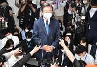 [포토] 취재진의 질문에 답하는 이재명 민주당 의원