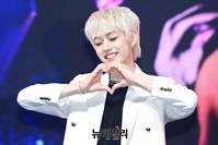 [포토] 트렌드지 하빛, 손하트 보내는 맏형