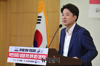 [포토] 북한인권재단 설립 제언 대토론회 참석한 이준석 대표