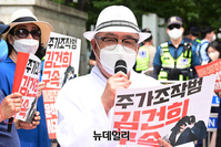 [포토] 윤석열 대통령 자택 인근서 맞불집회하는 백은종 대표