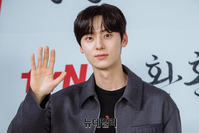 [포토] 황민현 "환혼으로 인사드려요"