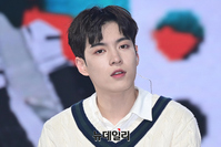 [포토] 오메가엑스 휘찬, 날카로운 턱선