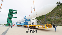 [포토] 발사 D-1, 누리호 발사대로 이동시작 