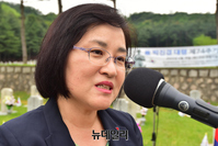 [포토] 고 박진경 대령 제74기 추모식, 추모사하는 전민정 대표