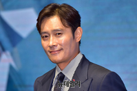 [포토] 비상선언 이병헌, 조각미남