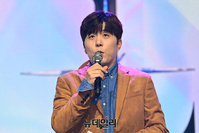 [포토] 신인그룹 '라필루스' 소개하는 MC하루