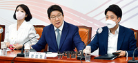 [포토] 이준석·배현진 언쟁에 자제 요청하는 권성동 원내대표