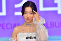 [포토] 이달의소녀 올리비아 혜, 심장쿵쿵 눈맞춤