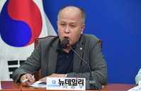 [포토] 민주당 비대위 참석한 이용우 위원