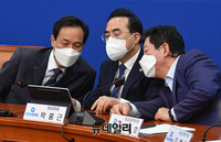 [포토] 대화 나누는 우상호·박홍근·박재호