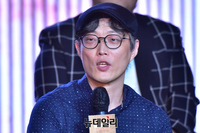 [포토] 류용재 작가 "한국판 '종이의집' 기대하세요"