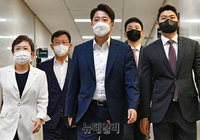 [포토] 입장하는 이준석 국민의힘 대표