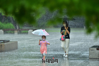 [포토] 돌아온 장마철, 호우 위기경보 '주의' 격상
