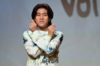 [포토] 첫번째 미니앨범으로 돌아온 가수 이무진